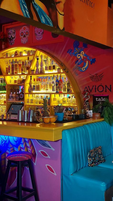 Mexican Bar Design Restaurant, Mexican Restaurant Bar Design, Cute Mexican Restaurant Decor, Mexican Cantina Bar Ideas, Mexican Bar Decor, Mexican Restaurant Ideas, Mexican Cantina Decor, Mexican Bar Ideas, Mexican Restaurant Design Interiors