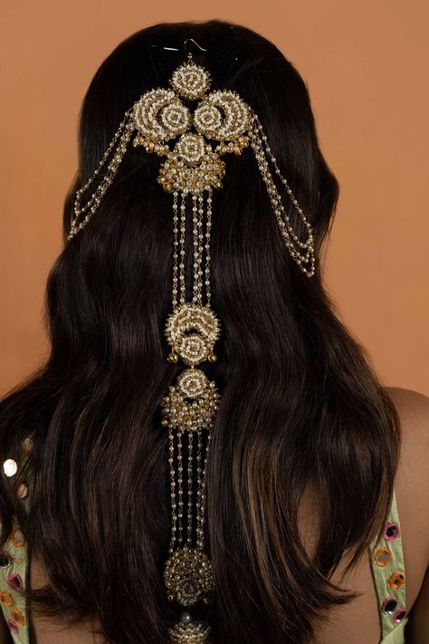 Indian Hair Accessories, Saree Chiffon, Hair Bun Pin, Trendy Jewelry Handmade, Chiffon Embroidery, Gold Hair Piece, Ridhi Mehra, Hair Style Vedio, Actress Hairstyles