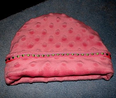 DIY minky baby hat Couture, Minky Quilt, Fleece Projects, Fleece Hats, Hat Tutorial, Baby Sewing Projects, Minky Baby, Baby Projects