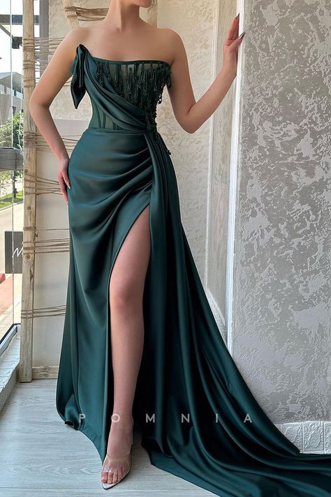 Off Shoulder Evening Gown, Classy Prom Dresses, Stunning Prom Dresses, Prom Dress Inspiration, فستان سهرة, Pretty Prom Dresses, Column Dress, Green Prom Dress, Prom Outfits