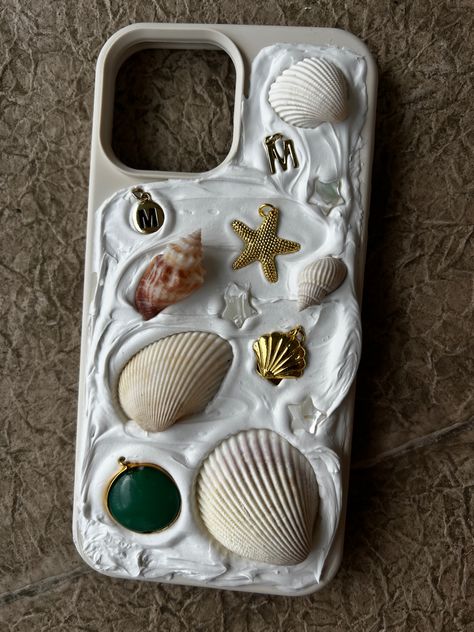 Diy Shell Phone Case, Seashell Phone Case Diy, Sea Shell Phone Case, Seashell Iphone Case, Jeweled Phone Cases, Seashell Case, Phone Case Inspo, Seashell Phone Case, Beach Phone Case