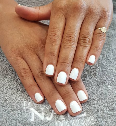 White Nailpolish Nails, Gel Nails White Short, White Nails Bridesmaid, White Nails For Short Nails, Short Gel White Nails, Short Natural Nails Gel Polish, Gel Nails Ideas Short White, Acrylics For Short Nail Beds, Short Acrylic White Nails