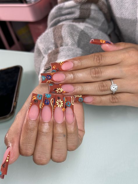 Latino Nail Art, Acrylic Nails Unique Ideas, Mexican French Tip Nails, Mexican Style Acrylic Nails, Mexican Short Nails, Barro Inspired Nails, Cantarito Inspired Nails, Traditional Mexican Nails, Nail Ideas Mexican Style