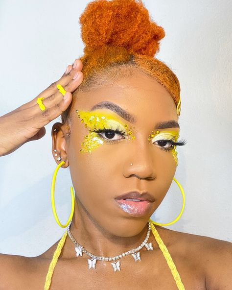yellow butterfly makeup look with rhinestones Butterfly Makeup, Rhinestone Makeup, Yellow Makeup, Summer Fairy, Types Of Makeup, Colourpop Cosmetics, Melanin Queen, Creative Makeup Looks, Yellow Butterfly