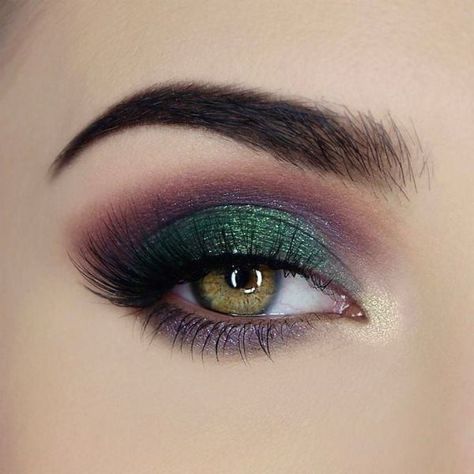 Cheers To 20 Years, Maquillage On Fleek, Purple Eye Makeup, Smink Inspiration, Wallpaper Retro, Purple Makeup, Makijaż Smokey Eye, Hooded Eye Makeup, Eye Makeup Steps