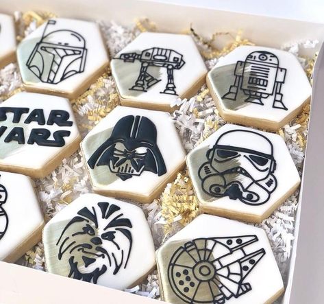 Star Wars Theme Birthday, Lego Star Wars Party, Birthday Biscuits, Superhero Cookies, Star Wars Cookies, Cookie Birthday Party, Disney Cookies, Disney Cast Member, Disney Cast