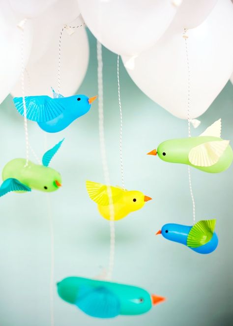Easy-to- make bird balloons...made from water balloons and cupcake papers! Hang them from white  balloon "clouds"! Bird Birthday Theme, Bird Theme Birthday Party, Bird Party Theme, Bird Party Decorations, Bird Themed Birthday Party, Bird Birthday Party, Bird Theme Parties, Birdie Birthday, Cupcake Papers