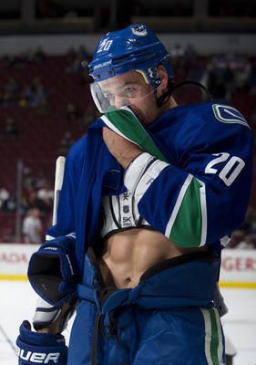 What hockey players look like under all that gear. HOT,thats why they play on ice.Chris Higgins: Vancouver Canucks Nathaniel Archibald, Hockey Gear, Hockey Baby, Hot Hockey Players, Melting Ice, Ice Hockey Players, Hockey Boys, 남자 몸, 사진 촬영 포즈