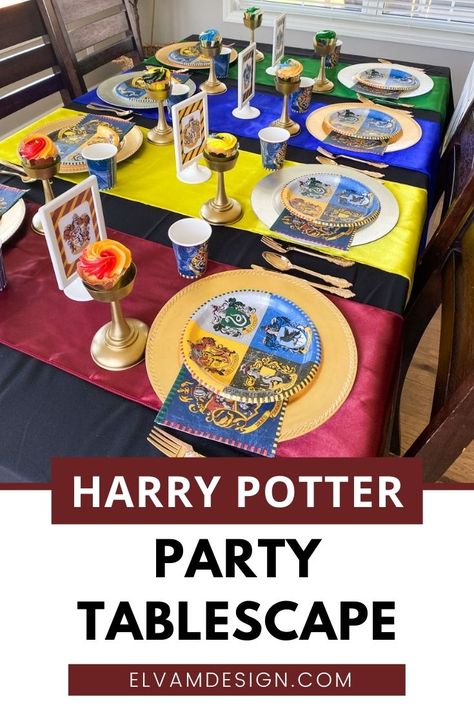 Natal, Hufflepuff Table Decorations, Harry Potter Tablescape Birthday, Harry Potter Place Settings, Harry Potter Dinner Party Table Settings, Harry Potter Tablescape, Harry Potter Party Table, Harry Potter Table Setting, Harry Potter Table Decor