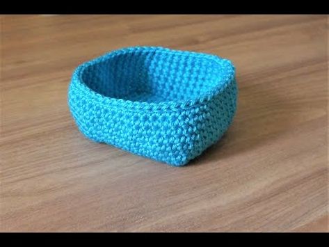 Easy Crochet Baskets For Beginners, Crochet A Square, Crocheted Baskets, Learning Crochet, Crocheted Basket, Home Crochet, Sc Crochet, Crochet Organizer, Square Basket