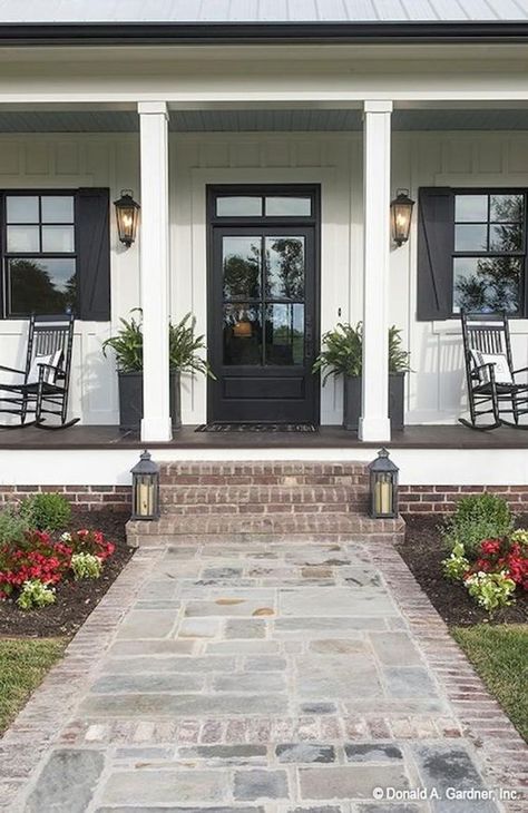 Farmhouse Front Porch Decor, Veranda Design, Side Walk, Black Shutters, Farmhouse Front Door, Building A Porch, Front Porch Design, Casa Country, Farmhouse Front Porches