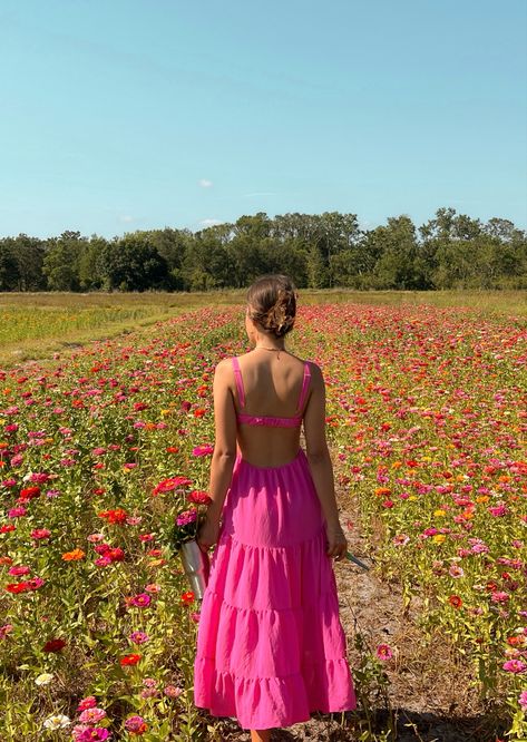 Hot pink midi dress in a flower field of zinnias Acapulco, Rose Garden Pictures Poses, Aesthetic Insta Pic Inspo Dress, Cute Dress Picture Ideas, Outfits For Flower Field, Flower Farm Picture Ideas, Spring Insta Pics, Flower Clothes Aesthetic, Graduation Pictures Flower Field