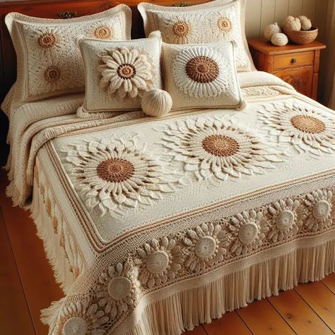 Floral Bedsheets, Crochet Blanket Chevron, Fast Crochet, Crochet Bedspread Pattern, Vintage Bedspread, Different Types Of Flowers, Bilik Tidur, Crochet Design Pattern, Crochet Bedspread
