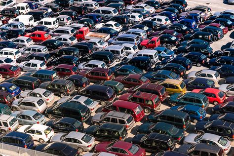 Bet you’ve never considered buying a vehicle at a car auction… but maybe you should. Here’s how to buy a car at auction, even if you’re a total beginner. Dave Ramsey, Car Auction, Car Buying Guide, Car Salesman, Car Buying Tips, Road Trip Car, Go Car, Types Of Vehicle, Car Loans