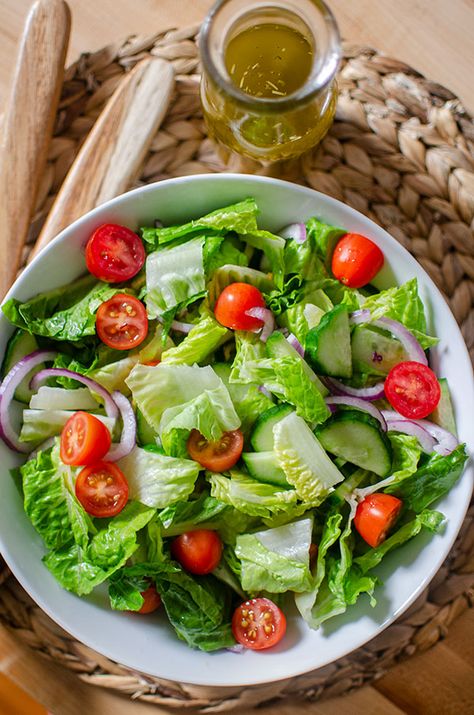 Healthy Eating Recipes, Essen, White Balsamic Vinaigrette, White Balsamic, Resep Salad, Makanan Diet, Healthy Food Motivation, Balsamic Vinaigrette, Healthy Salad Recipes