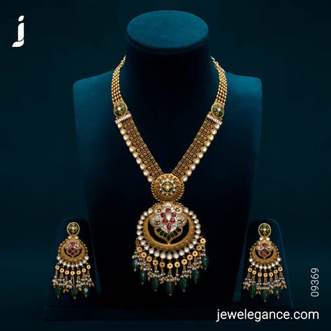 Embrace the timeless design of antique jewellery... . Search for the Product Code '09369' on www.jewelegance.com . #myjewelegance #jewelegance #necklacesets #antiquejewelry #weddingjewellery #specialoffers #antiquejewellery #weddindjewelleryset #valentinedayoffers #bridaljewelleycollection Jewellery Design Bridal, Antique Gold Jewellery, Antique Necklace Gold, Gold Necklace Wedding, Gold Jewels Design, Indian Wedding Jewelry Sets, Delicate Gold Jewelry, Antique Necklaces Design, New Gold Jewellery Designs