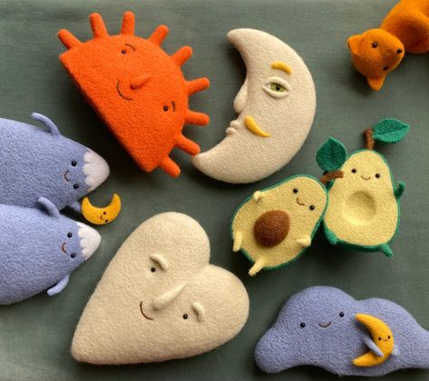 A Cast of Felted Food, Animals, and Other Characters by Manooni Exude Joy and Goodwill | Colossal Elements Of Art, Felt Craft Projects, Colossal Art, Family Units, Modern Crafts, Sculpture Artist, Etsy Instagram, Needle Felted Animals, Woodland Creatures