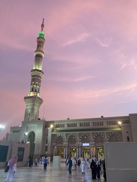 Pink sky| sky | Madina | Islam | pink Home Screen Pictures, Winter House Exterior, Pink Mosque, Lilac Background, Medina Mosque, Islam Quotes About Life, Islamic Wallpaper Iphone, Mecca Islam, Mecca Wallpaper
