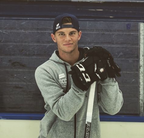 Andre Burakovsky, Washington Capitals Logo, Washington Capitals Hockey, High School Pictures, Alexander Ovechkin, Capitals Hockey, The Pose, Washington Capitals, Picture Day