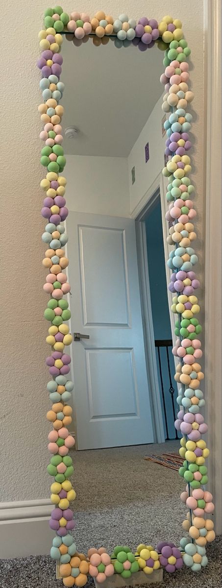 Puffy Flower Mirror, Long Mirror Decorating Ideas Diy, Long Mirror Diy, Mirror Decorating Ideas Diy, Long Mirror Decorating Ideas, Decorated Mirror Diy, Fluffy Mirror, Foam Clay Ideas, Clay Flower Mirror