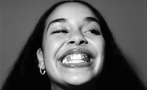 Who wants to go go go for Jorja Smith’s infectious new single, “GO GO GO?” I know I do. In her latest “whatever-type” song, the 26-year-old perfectly paints the picture of a person who doesn’t like sticking around for the long term. In fact, if the relationship starts looking like it’ll last long, then know that you’ve overstayed your welcome. “You like to feel a way about it all / I don’t feel like I care anymore / You like […] The post Jorja Smith – GO GO... Jorja Smith Album, Jorja Smith, Music Poster Design, Black N White, Celebrity Entertainment, Portrait Inspiration, Divine Feminine, Black Love, Pure Color