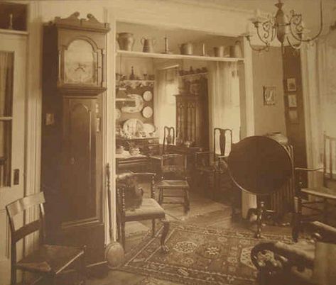 Parlor interior 1890's by gaswizard, via Flickr Inside Victorian Homes Interiors, Cluttered House, Victorian Rooms, Dining Room Victorian, Victorian House Interiors, Folk Victorian, Victorian Life, Victorian Home Interior, Victorian Interior