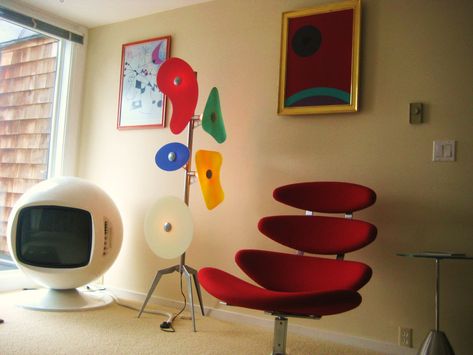 Tim Apicella Space Age Design Museum- 1961 Corona Chair, Foscarini Orbit Lamp, 1969 Keracolor TV Space Age Decor, Space Age Interior, Space Age Furniture, 60s Interior, 70s Interior, Space Age Design, Retro Interior Design, Vintage Interior Design, Novelty Lighting