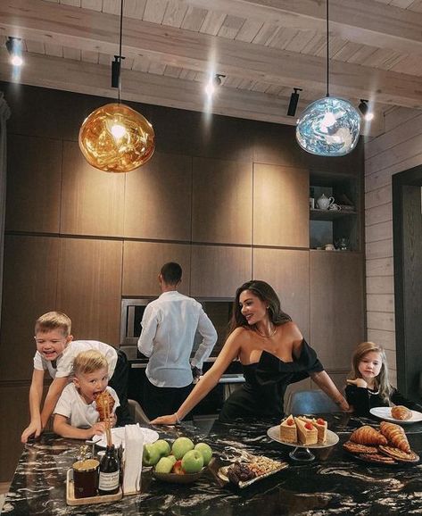 Family Vision Board, Drømme Liv, Life Goals Future, Man Cooking, Dream Live, Future Mommy, Dream Vision Board, Life Vision Board, Dream Family