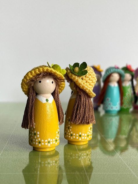 Pretty Pegs, Dolly Pegs, Wood Peg Dolls, Doll Diy Crafts, Peg People, Clothespin Dolls, Clothes Pin Crafts, Pin Doll, Doll Painting