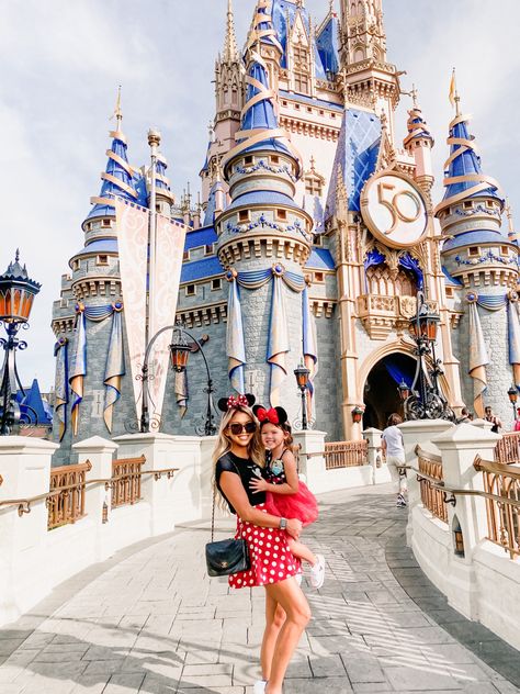 Mom And Daughter Disney Outfits, Disney Orlando Outfits, Disney Christmas Outfits Women, Mommy And Me Disney Outfits, Disney Mom Outfit, Disneyworld Outfit Women, Outfits For Disneyland, Disney World Outfit Ideas, Disney World Fotos