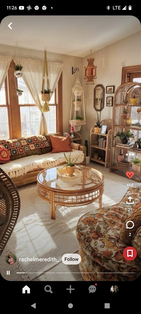 Vintage Decorating Ideas For The Home Living Rooms Small Spaces, Floor Pillows Living Room Boho Style, Cozy Thrifted Living Room, Grandma Couch Aesthetic, Cosy Boho Living Room, 70s Vibe Living Room, Funky Boho Living Room, Cozy Living Rooms Bohemian, Retro Boho Decor