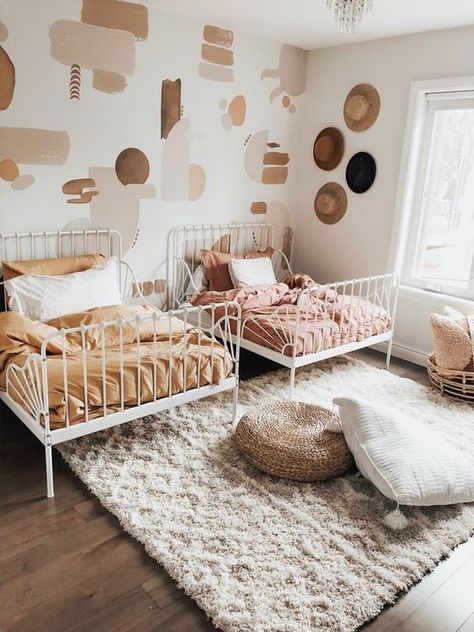 With its laid-back vibe, plentiful textures, emphasis on color, and layered patterns, the "boho" look is sure to please even the pickiest members of your family. Here are nine boho girls' rooms that any young lady would be happy to call their own. #hunkerhome #boho #girlsroom #bohobedroom #girlsbedroomideas Pola Cat Dinding, Boho Girls Room, Shared Girls Room, Toddler Girl Room, Farmhouse Master, Kids Room Inspiration, Bohemian Bedroom Decor, Shared Room, Toddler Rooms