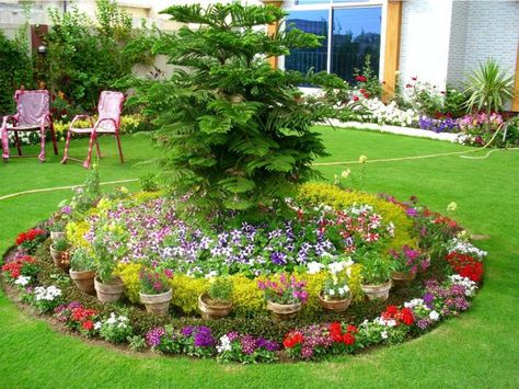 colorful circular flower bed Circular Garden, Planter Designs, Backyard Flowers Beds, Small Flower Gardens, Backyard Flowers Garden, Small Front Gardens, Flower Bed Designs, Garden Flower Beds, Backyard Flowers