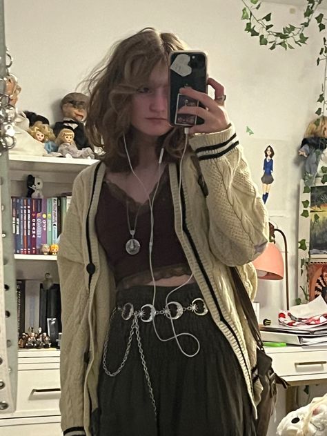 Alt Core Outfits, Theriancore Outfit, Different Types Of Outfit Styles, Grunge Outfit Ideas Summer, Mosscore Outfit, Grunge Feminine Style, Naturecore Outfit, Winter Grunge Outfits, Estilo Emo