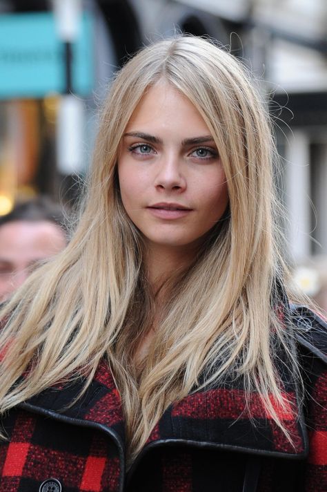 Sienna Miller, Cara Delevingne Hair, Beige Blond, Hair Evolution, Color Rubio, Tousled Hair, Caramel Blonde, Cara Delevigne, Cool Blonde