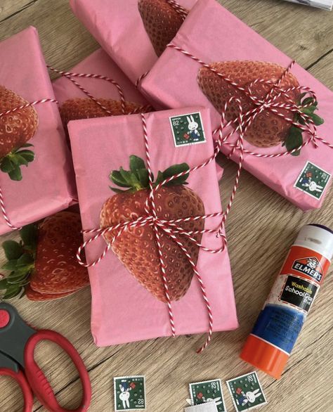Strawberry Stamp, Pr Gift, San Valentin Ideas, Gift Wrapping Inspiration, Gift Inspo, Vintage Gifts Ideas, Friday Sale, Cute Crafts, San Valentino
