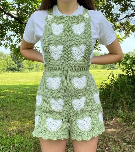 Crochet
crochet ideas
crochet patterns
crochet tutorial
crochet project
cute crochet Cardigan Au Crochet, Crochet Kawaii, Crochet Mignon, Crochet Top Outfit, Pull Crochet, Crochet Simple, Crochet Vest Pattern, Amazing Crochet, Crochet Business