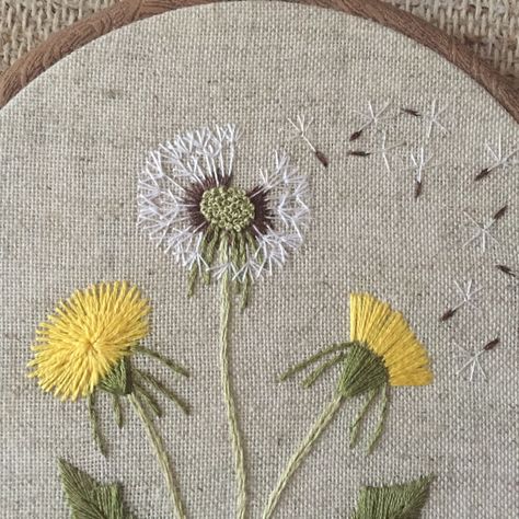 This embroidered yellow dandelion hoop is perfect for you or any plant lover in your life Bees Embroidery, Embroidery Dandelion, Haft Vintage, Herb Embroidery, Embroidery Stitches Flowers, Botanical Embroidery, Embroidery Stitches Beginner, Textile Art Embroidery, Hand Embroidery Patterns Flowers