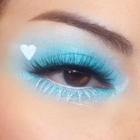 A lil sparkly moment to celebrate 100 freaking K!!! 🎉💫✨ Swipe for the tutorial! 👀👉🏼 Thank you guys for all your constant support, it means… Simple Eye, Cute Makeup Looks, Makeup Eye Looks, Creative Makeup Looks, Eye Makeup Art, Blue Makeup, Makeup Designs, Makeup Goals, Creative Makeup