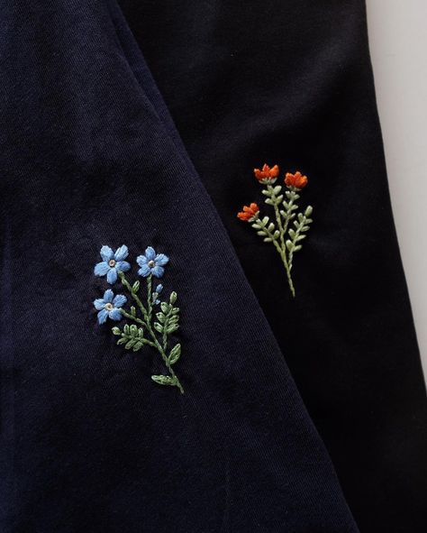 Non Floral Embroidery, Small Embroidery Ideas Flowers, Flower Sewing On Clothes, Diy Shirt Embroidery Ideas, Tiny Floral Embroidery, Tiny Embroidered Flowers, Embroidery Flowers On Clothes, Tiny Leaf Embroidery, Tiny Flowers Embroidery