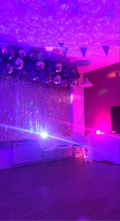 Led Lights Birthday Decor, Y2k Club Birthday Party, Big 16 Birthday Party Ideas, 16 Birthday Party Outfits, Euphoria New Years Party, Y2k Birthday Ideas, Euphoria 21st Birthday, Lit Birthday Party Ideas, Birthday Party Ideas Euphoria