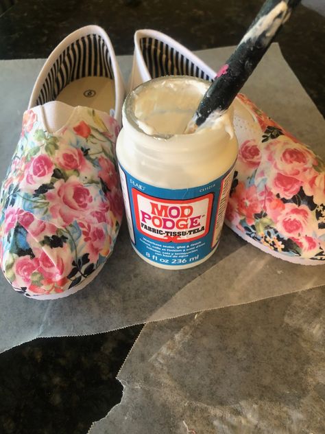 Modge Podge Shoes Diy, Decoupage Shoes Fabric, Diy Canvas Shoes Designs, Modge Podge On Fabric, Fabric On Shoes Diy, Paint Dansko Clogs Diy, Decorating Tennis Shoes Diy, Fabric Mod Podge, Decorating Canvas Shoes