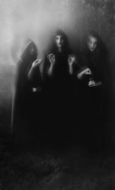 Arte Occulta, Three Women, 다크 판타지, Season Of The Witch, Witch Aesthetic, Beltane, Foto Vintage, Witchy Woman, Arte Horror