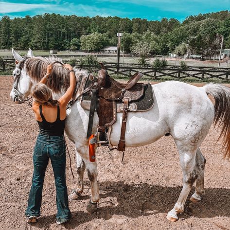 tank top tanlines🥱 #ａｅｓｔｈｅｔｉｃ #explorepage #explore #horses #western #punchy #feed #instapic #instagood #photographer #7famk #7famkjeans #7famkdojo Barrel Racing Aesthetic, Barrel Racing Tack Rodeo, Riding Ideas, Archery Aesthetic, Horses Western, Horse Barn Designs, Cowboy Quotes, Western Horse Saddles, Show Jumping Horses