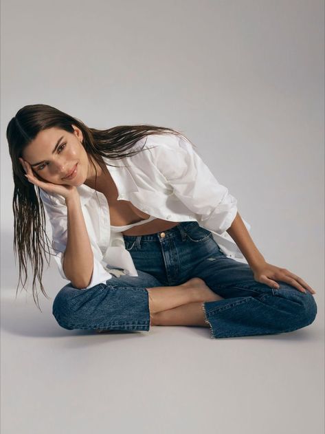 Denim Photoshoot, Poses Modelo, Stile Kendall Jenner, Studio Portrait Photography, Studio Photography Poses, Kendall Style, Photoshoot Studio, Poses Photo, Model Inspo