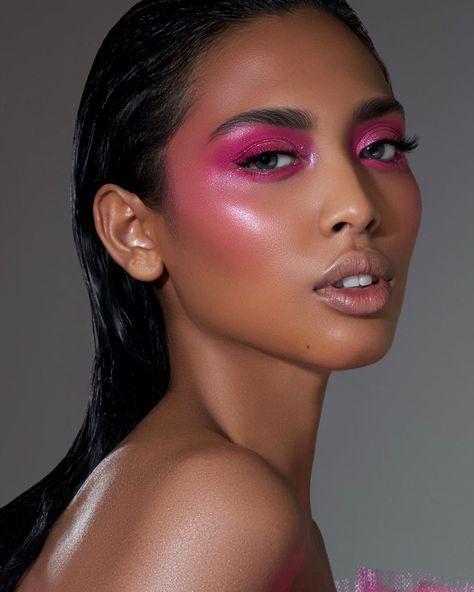 Danessa Myricks Beauty Makeup on Instagram: “🌸 Pretty in PINK 🌸 Here is the final look from Saturday’s NY Masterclass where I demonstrated my strategy for creating dimensional skin…” Monochromatic Makeup, Danessa Myricks, Show Makeup, Cheek Makeup, Carnival Makeup, Pink Eye Makeup, High Fashion Makeup, Pride Makeup, Runway Makeup
