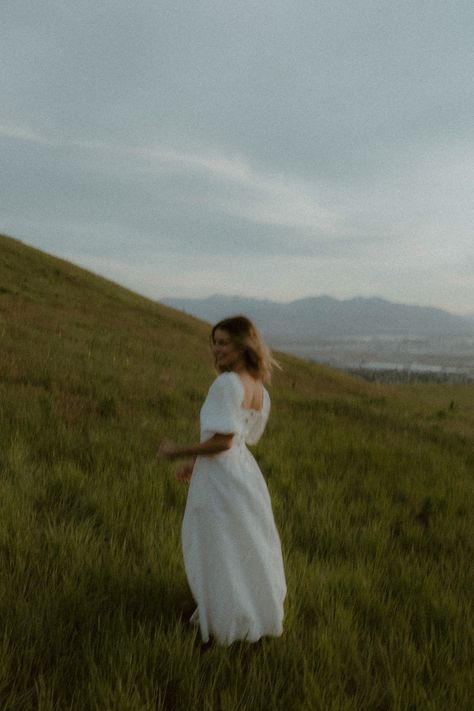 Tunnel Springs, UT Overcast Senior Pictures, Cow Field Photoshoot, Minimalist Senior Pictures, Country Side Photoshoot Ideas, Cottagecore Photoshoot Aesthetic, Outdoor Aesthetic Pictures, Modeling Photoshoot Ideas Outdoor, Nature Photoshoot Poses, Seniors Pictures Ideas