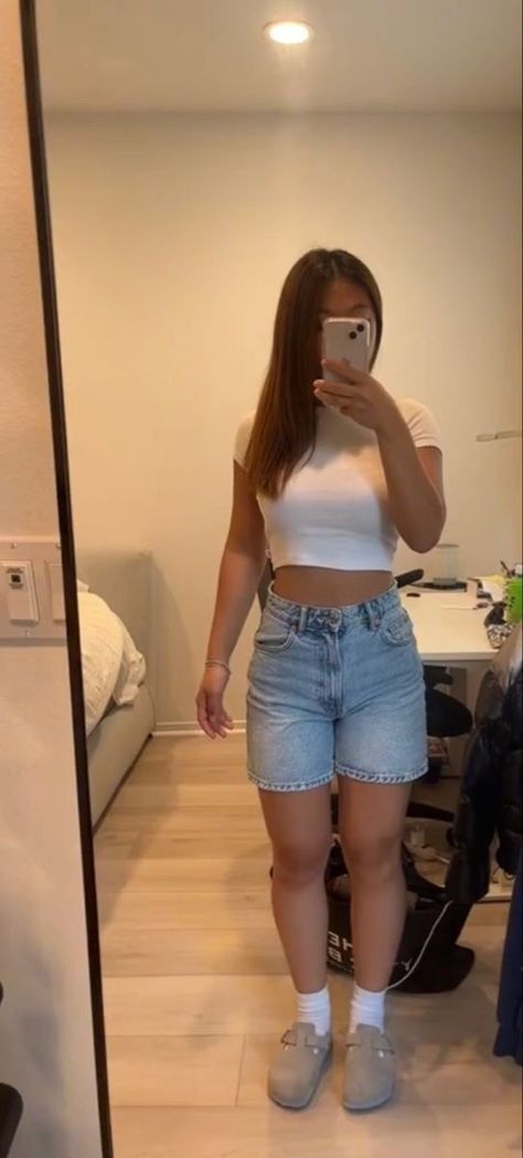 Jean Skirt With Jordans Outfit, Shown Outfits, Square Neck Crop Top Outfit, Tight Jorts Outfit Idea, Hot Summer Outfits Night, Going Out Outfits Classy, Chill Spring Outfits, Summer Inspired Outfits, How To Style Jeans