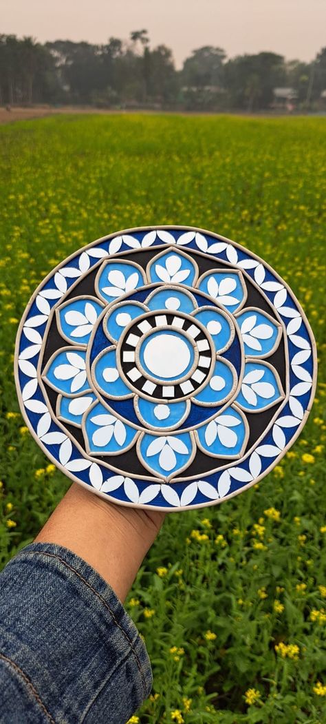 Lippan art Made by clay Mandalas, Lippan Art Mirror Small, Lipon Art For Beginners, Lipan Art On Square Board, Lippan Art Small Square, Lippan Art Without Clay, Lippan Art Simple Designs, Simple Lipan Art, Aesthetic Lippan Art