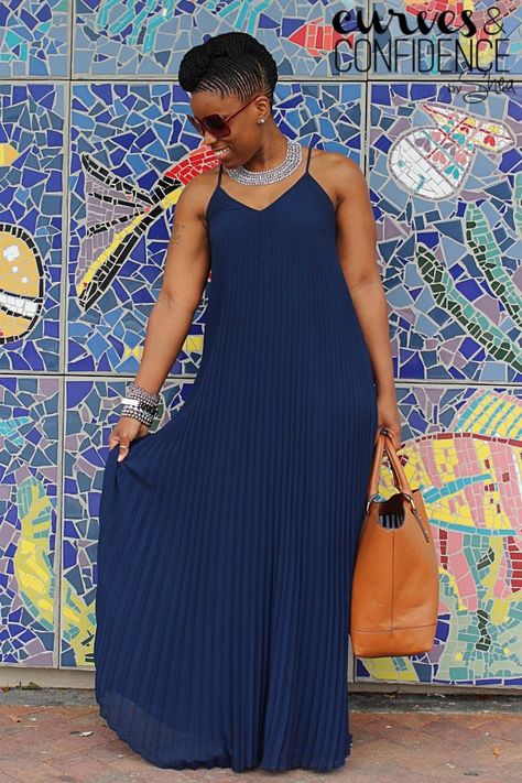 Long Pleated Dress, Sunday Brunch Outfit, Curves And Confidence, Miami Style, Leather Colors, Curvy Fashionista, Miami Fashion, Moda Plus, Elegantes Outfit